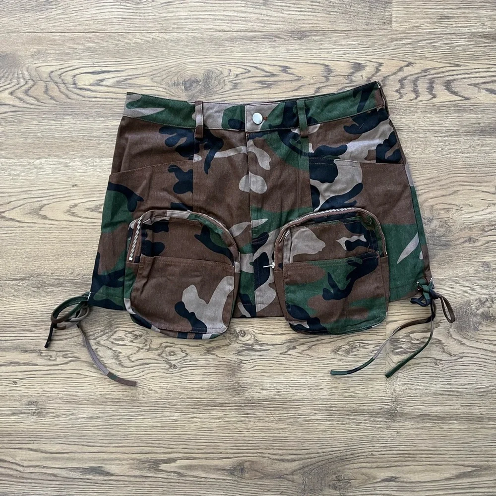 FINESSE Merida camo zip pocket mini skirt size L - Picture 2 of 5